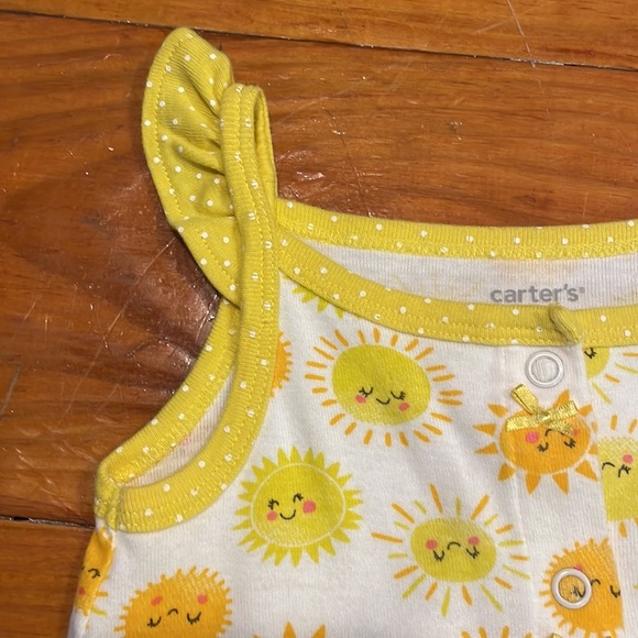 NWOT 9 month Carter’s yellow orange white sun ruffle sleeve one piece romper - Picture 3 of 13
